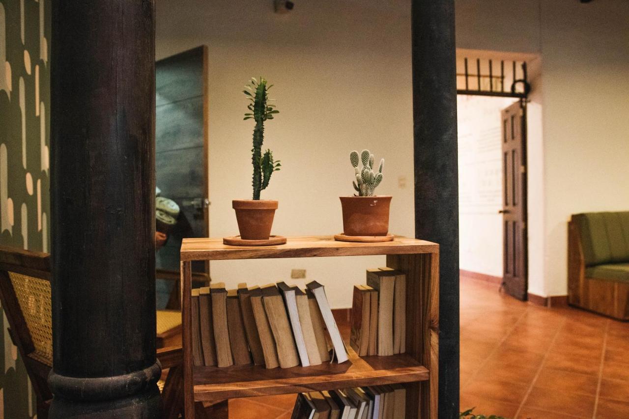 Flore Hostel アンティグア・グアテマラ エクステリア 写真